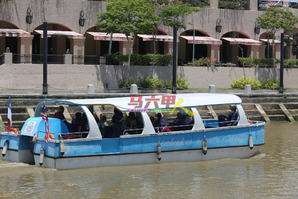 ■甲游河船公司已接待逾千人乘船游览甲河。