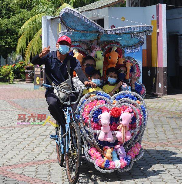 ■近日的马六甲三轮车夫也开始接待游客观光了。