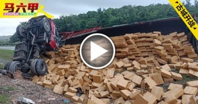 拖格翻覆  满地江鱼仔 大道出动4吊车罗厘救援