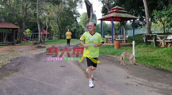 喜欢跑步的魏喜森，也在竞选期间抽时间跑步，以维持健康体魄。