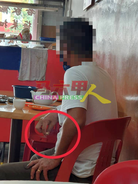 烟民用餐后在茶餐室吸烟过程，被人拍下照片。（图网民提供）