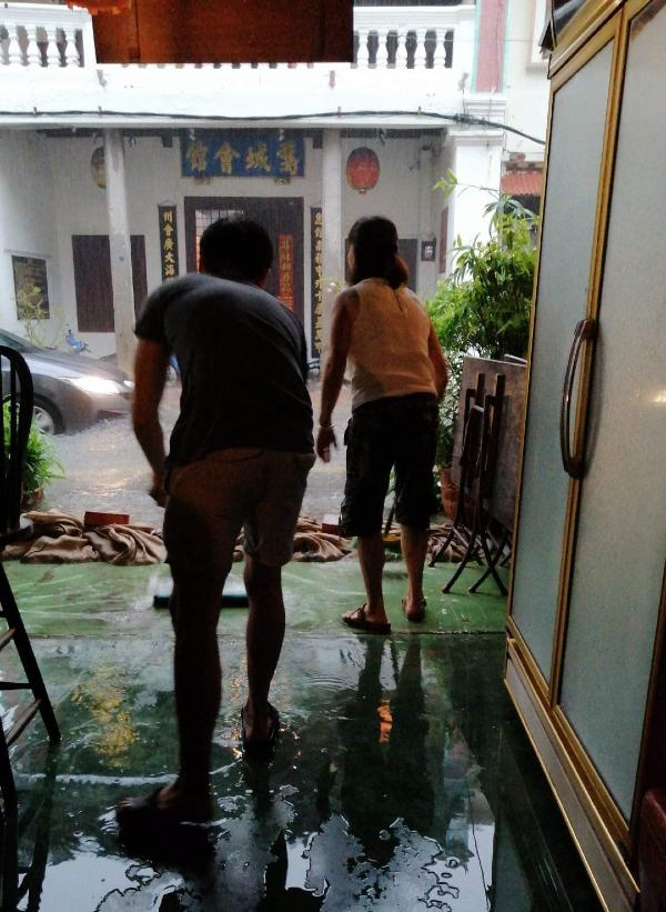 豆腐街也遭遇水灾。