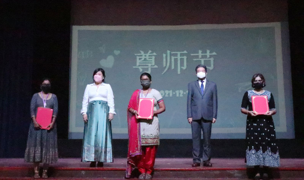 2021年第一届华文独中友族教师长期服务奖获奖老师。