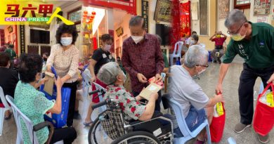 海南会馆关怀乡贤 送61人红包及物资