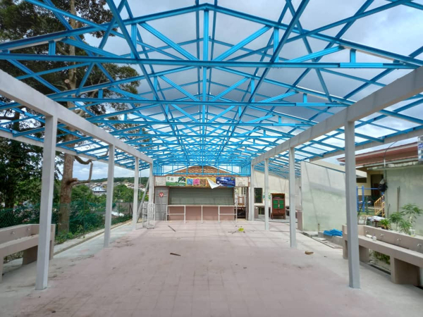 野新育贤学校耗资10余万令吉重建学生食堂的工程进展顺利。