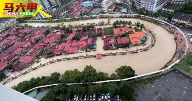 甘榜摩登 被水包围  沿河逾30户受灾