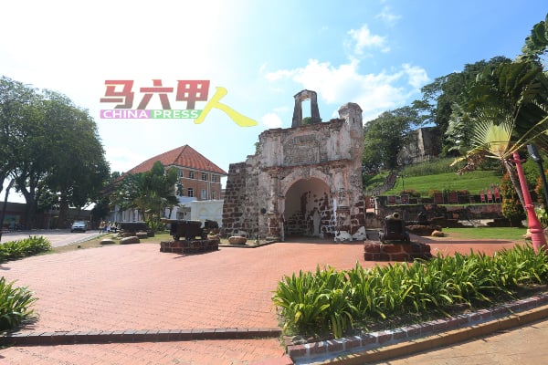 周一是马六甲及一些州属开学首日，古城门难以发现游客踪影。