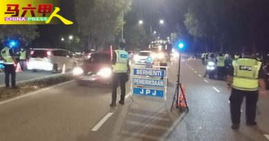 沿海大桥设路障  JPJ发126罚单