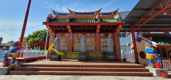 大宋三忠王石雕文史坊工程料将在农历新年前竣工。