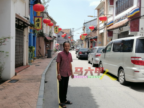 林善初：豆腐街年景布置，从1991年开始坚持了32年，已成为老街的传统文化。