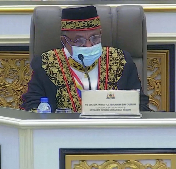 议长依布拉欣宣布州议会周二召开。