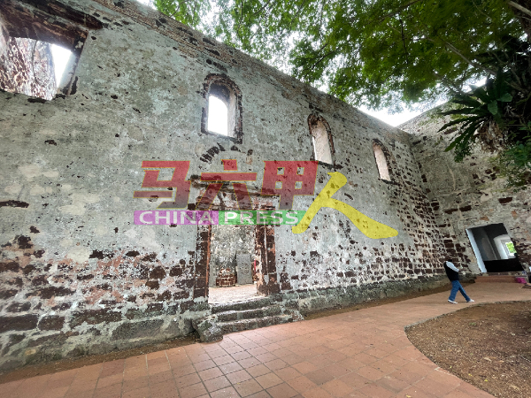 圣保罗教堂墙上的污迹经马六甲历史城市政厅一番努力后，已被清除。