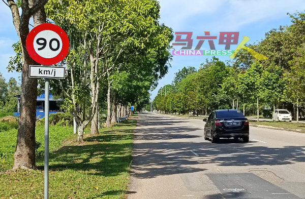 从万里望往甲市区方向同个路段，依然保持最高时速90公里。