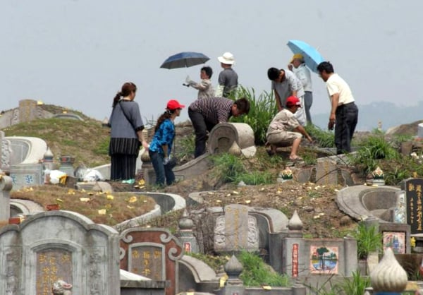 甲州4月1日前清明扫墓防疫规定出炉，包括扫墓人数限于20人。（档案照）