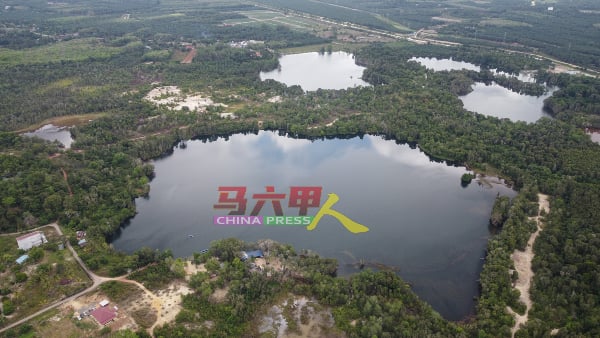 位于马六甲野新的蓝湖，环境宁静朴素，获露营发烧友喜爱。