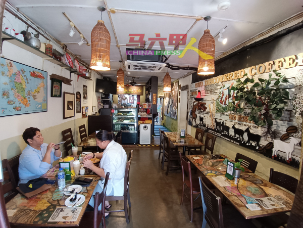 迦南地咖啡艺术馆业者透过提供食物打包服务，来增加营业额。