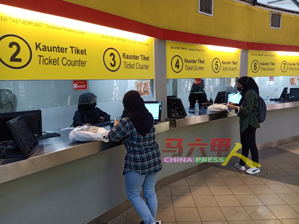 马六甲仙特拉巴士总站前往新加坡车票所剩无几，公众受促必须早点安排购票。