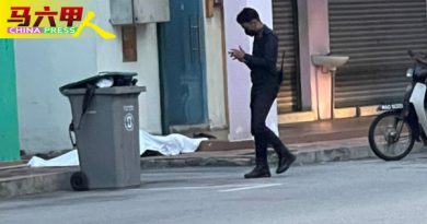 疑似身体不适店前休息 流浪汉躺下不再醒来