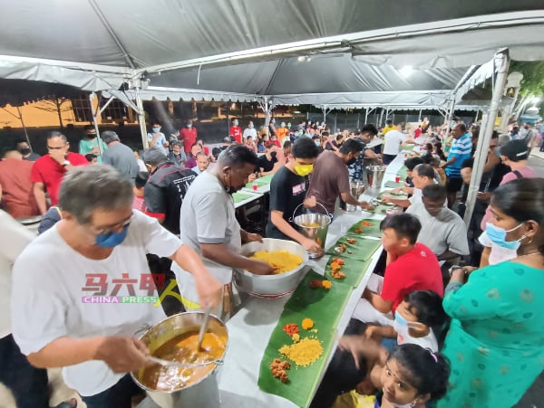 ■本月7日至14日晚上9时30分，遮迪村斯里穆都马丽阿曼庙宇会准备上百人的素食餐招待各族信徒。