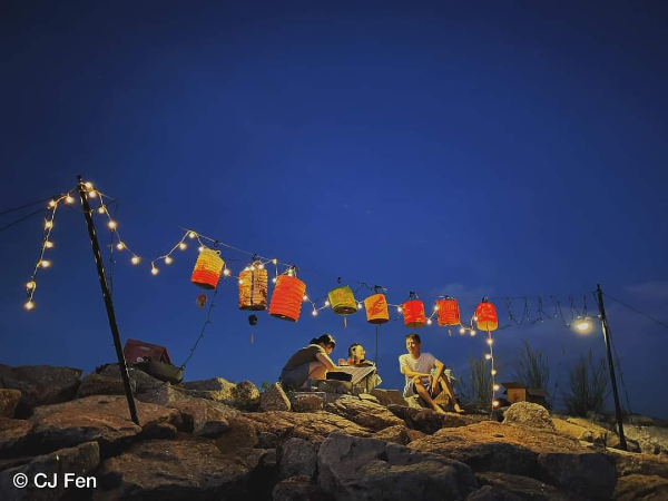 ■热衷精致露营的民众，每逢各个佳节会选择在不同场地进行露营或野炊，包括中秋节。