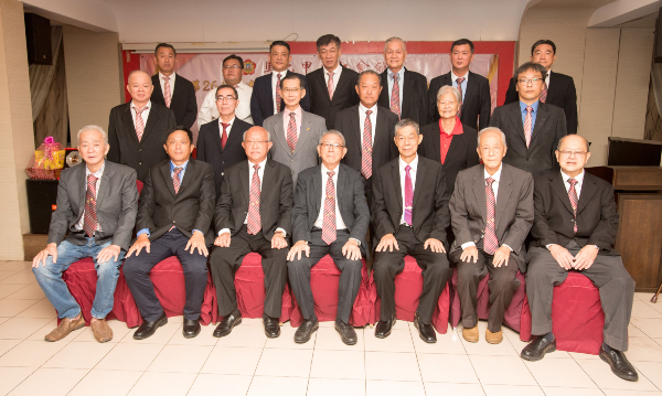 马六甲晋江会馆新届理事会成员。前排左3起为苏德招、史亚狮及龚书荣。