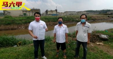 河边路  越来越窄 郭子毅吁速装护栏防意外