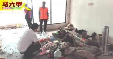 住废置广场   与垃圾为伍 患病老人入住流浪者中心