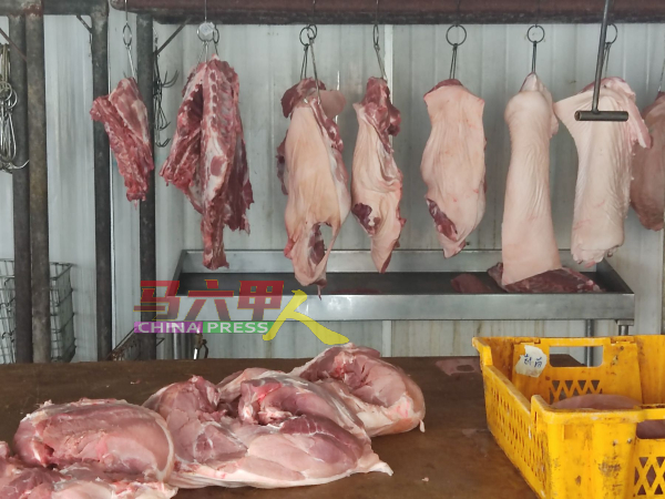 ■猪肉价格高涨影响市场买气，猪肉的销量减少30%。