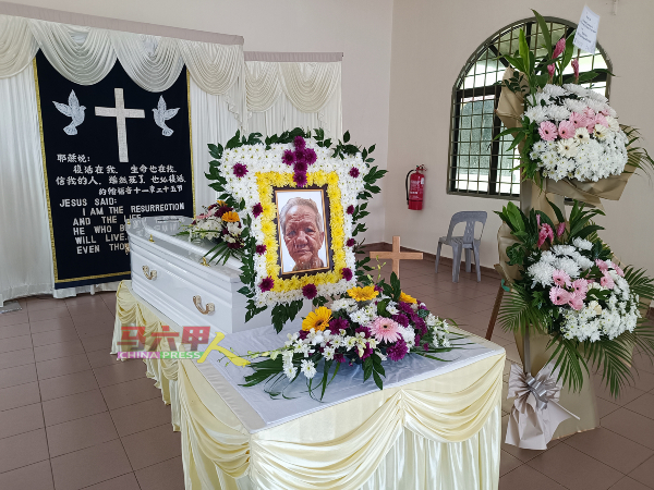 ■死者罗约瑟灵堂设在峇株安南日落洞殡仪馆。