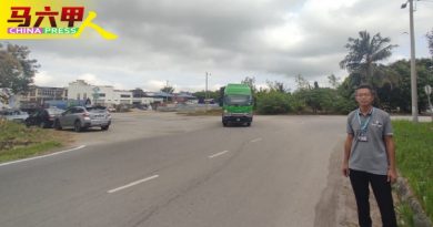 万佳市1路交界路段  没路灯  意外频生
