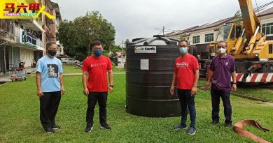 组屋居民喝污染锈水多年  邱培栋拨款更换水槽