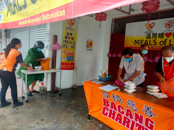 峇章慈善疫情下推行的温胃暖心餐计划，开跑迄今迈入第三年头。
