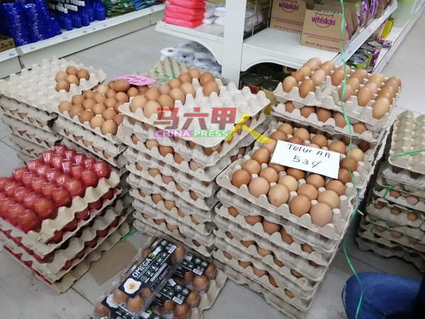 ■杂货店售卖的鸡蛋都标明价格。