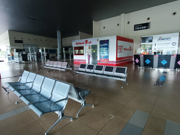 马六甲国际机场只有寥寥无几的工作人员。