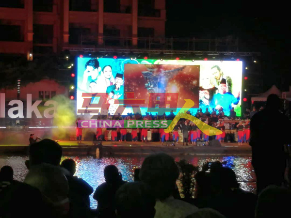 马六甲南方音乐之夜在马六甲河广场举办。