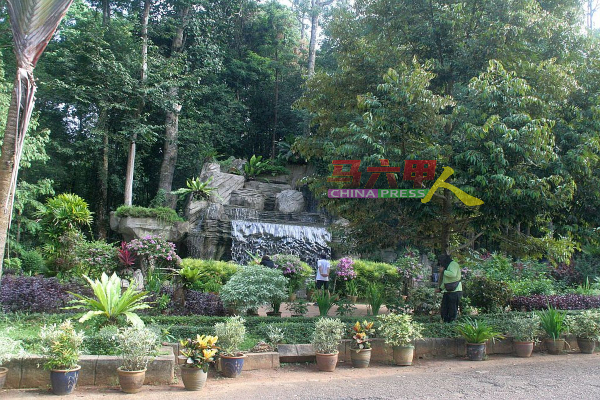 爱极乐植物园是在汉都亚再也市议会管辖区内其中一个休闲公园。