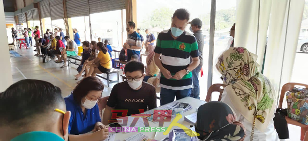 国家团结部联合其他部门在丁赖新村举办的社区活动，活动丰富。