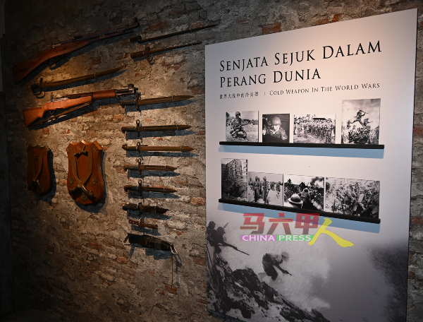 刀展览馆内也展示世界第二大战时所使用的战器。