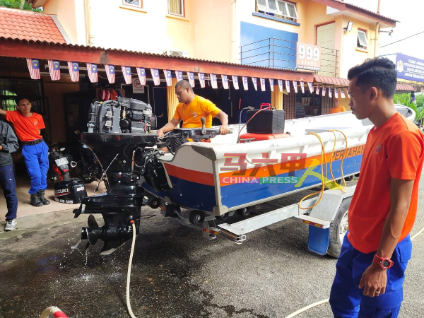 民防局在全国包括马六甲，总共有759艘各类救援艇。