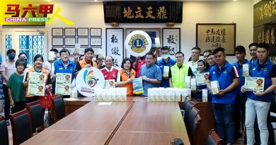 鼓励鸡场街贩商使用    狮子会赠100箱纸吸管