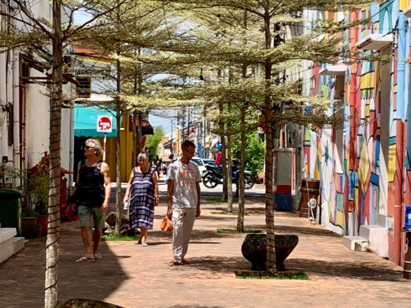 丰兴巷是马六甲河畔其中一个游客市民们观光打卡的景点。