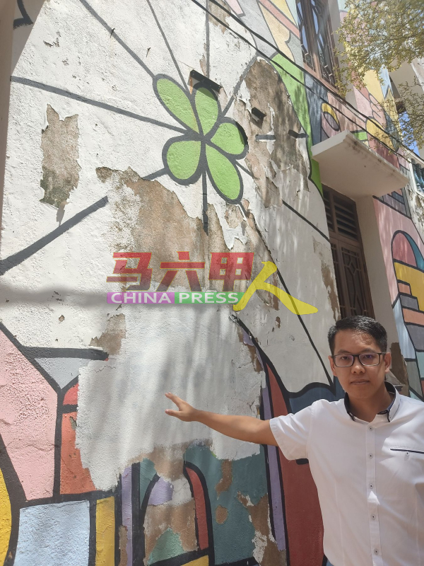 陈炜建促当局与联合艺术团体，为壁画进行修复。