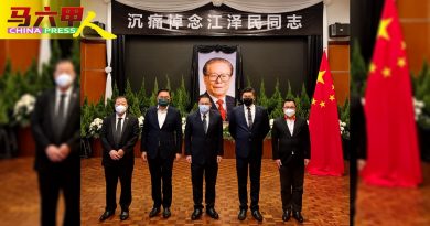 马中公共关系协会 赴大使馆吊唁江泽民