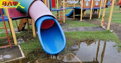 儿童游乐场到处烂泥  雨后积水  威胁安全