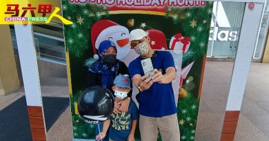 购物商场圣诞布置隆重 穆斯林不避讳  拍照打卡