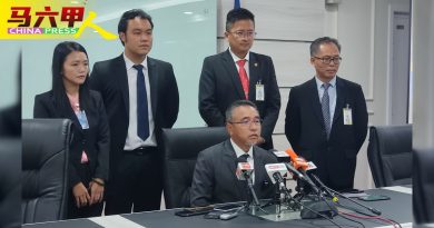 甲州政府跟随中央     国阵希盟组团结政府