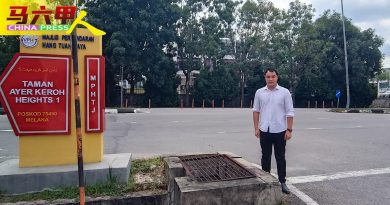 防撞杆路礅频被撞 繁忙路口藏危机