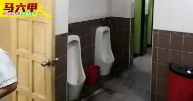 肮脏  破烂  昏暗 仙特拉巴士总站男厕  糟透了