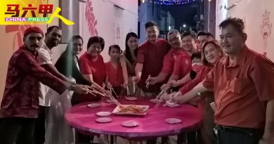 谢守钦：美化环境摆美食摊 发展横巷成打卡点
