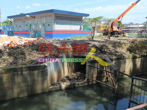 水泵屋前开辟流通至玛琳河的新沟，已经竣工。